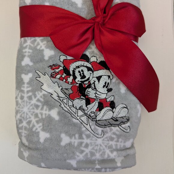 Disney* Holiday Mickey & Minnie Mouse 2 Pack Hand Towel Set~ Size 16" x 28" - Picture 1 of 7